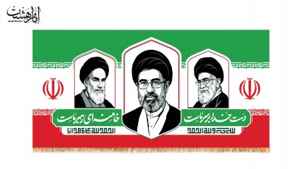کتیبه پشت منبری رهبران معظم انقلاب"دست خدا بر سر ماست خامنه ای رهبر ماست"