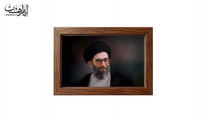 تابلو مخمل با قاب چوبی مزین به تصویر رهبر شهید
