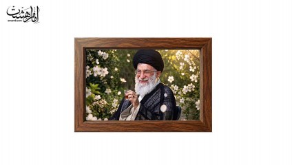 تابلو مخمل با قاب چوبی مزین به تصویر رهبر شهید