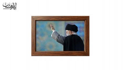 تابلو مخمل با قاب چوبی مزین به تصویر رهبر شهید