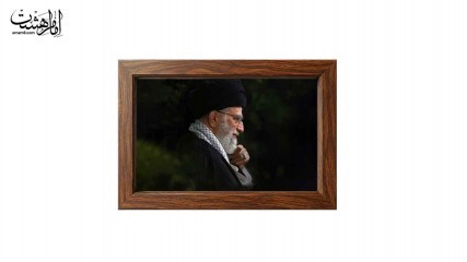 تابلو مخمل با قاب چوبی مزین به تصویر رهبر شهید