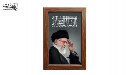 تابلو مخمل با قاب چوبی مزین به تصویر رهبر شهید