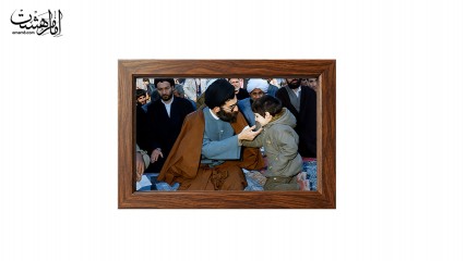 تابلو مخمل با قاب چوبی مزین به تصویر رهبر شهید کد 30469