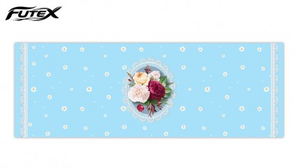 رانر رومیزی مخمل طرح بهارِ بابونه آبی آسمانی کد 30739