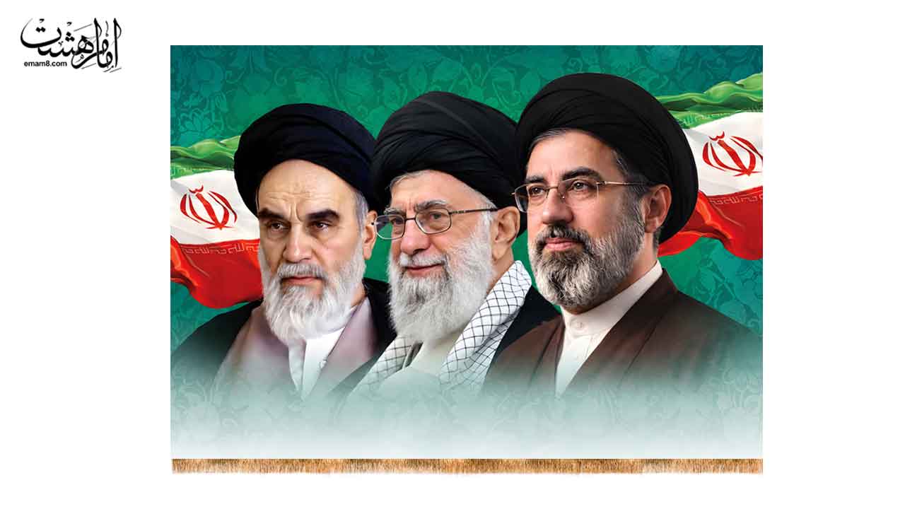 کتیبه پشت منبری مزین به تصویر سه رهبر (ع)