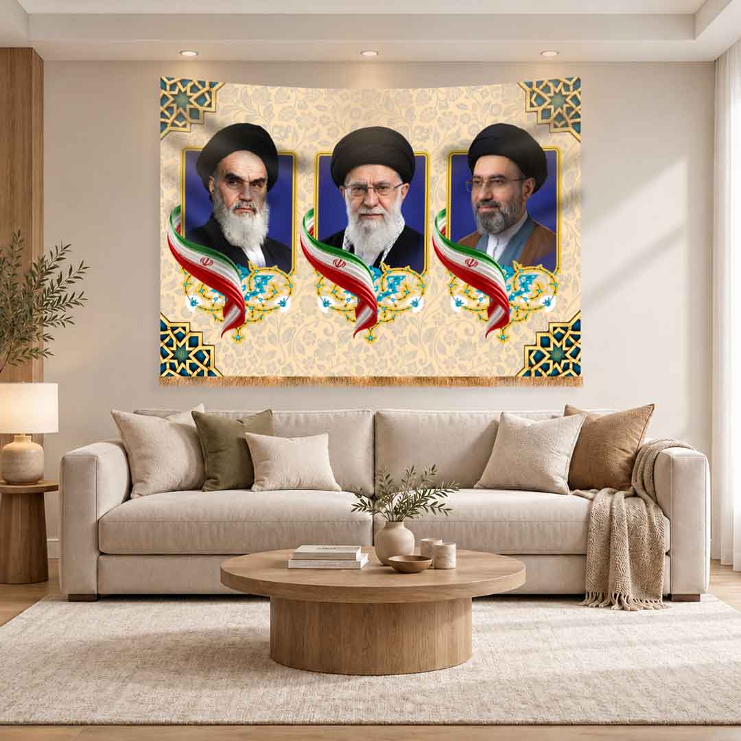 کتیبه پشت منبری مزین به تصویر سه رهبر (ع)