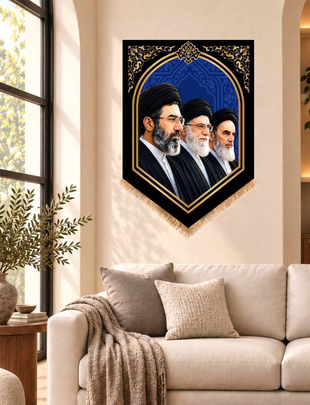 کتیبه تابلویی مزین به تصویر سه رهبری
