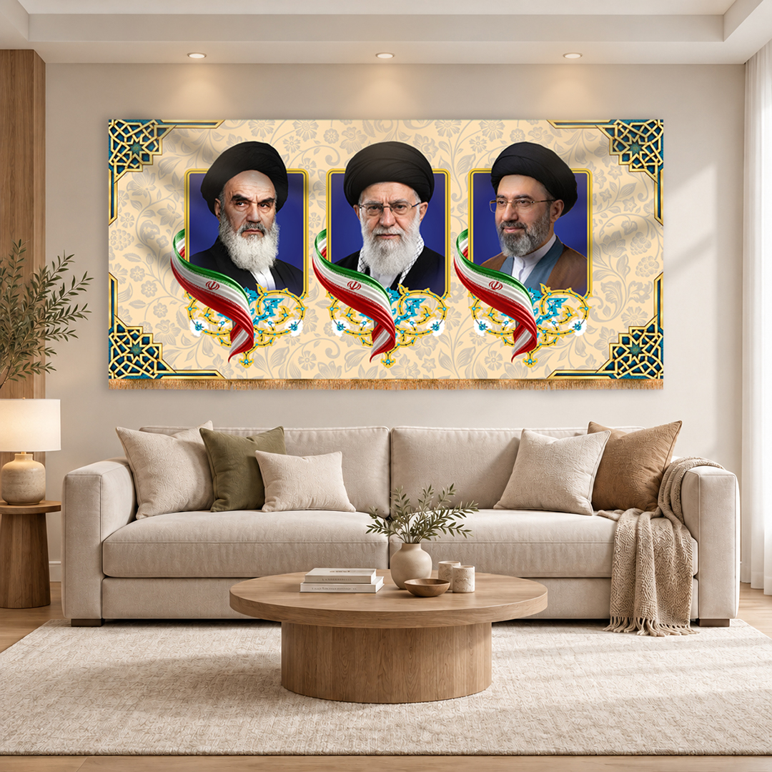 کتیبه پشت منبری مزین به تصویر سه رهبر (ع)