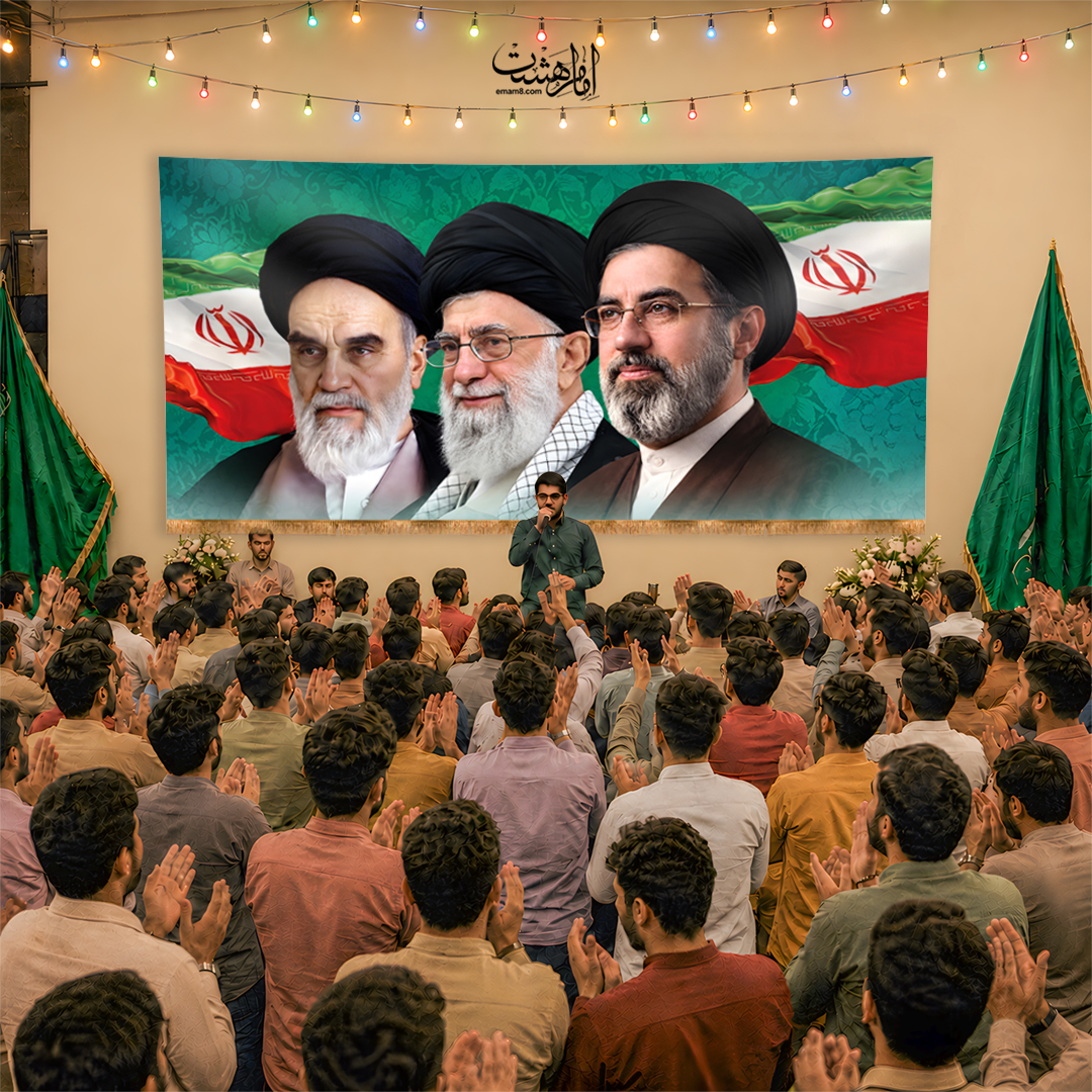 کتیبه پشت منبری مزین به تصویر سه رهبر (ع)