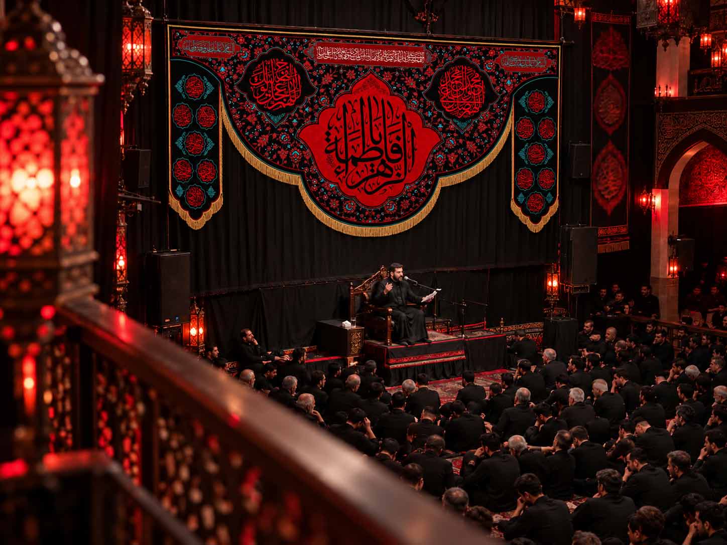 کتیبه پشت منبری شهادت حضرت فاطمه الزهرا (س) مزین به نام چهارده معصوم (ع)